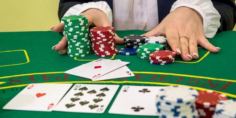 Poker là một trò chơi bài casino phổ biến và nổi tiếng